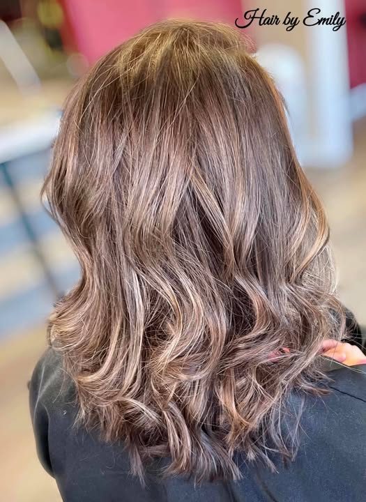 Hand-painted balayage waves.